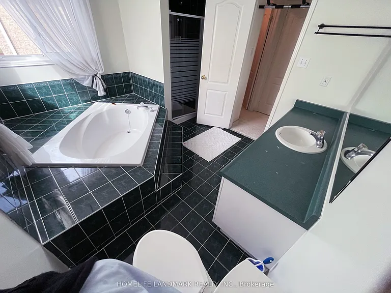 53 Brown St W — Photo 14