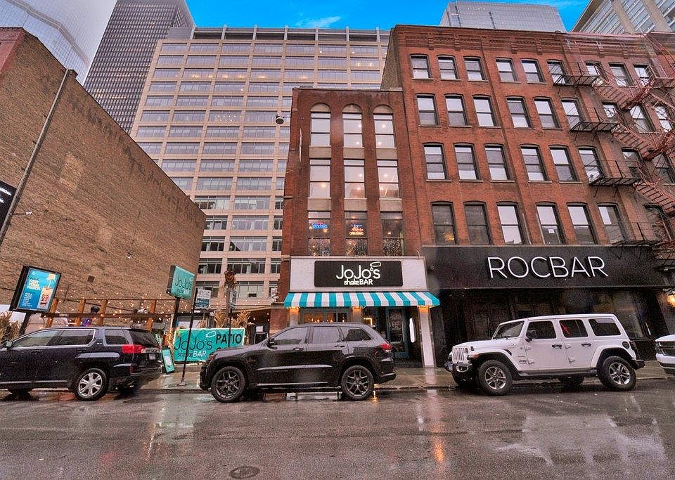 1st image of 23 W Hubbard St #3B