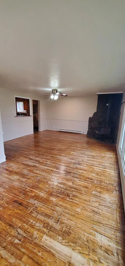 Mickelson-House on corner lot — Photo 4