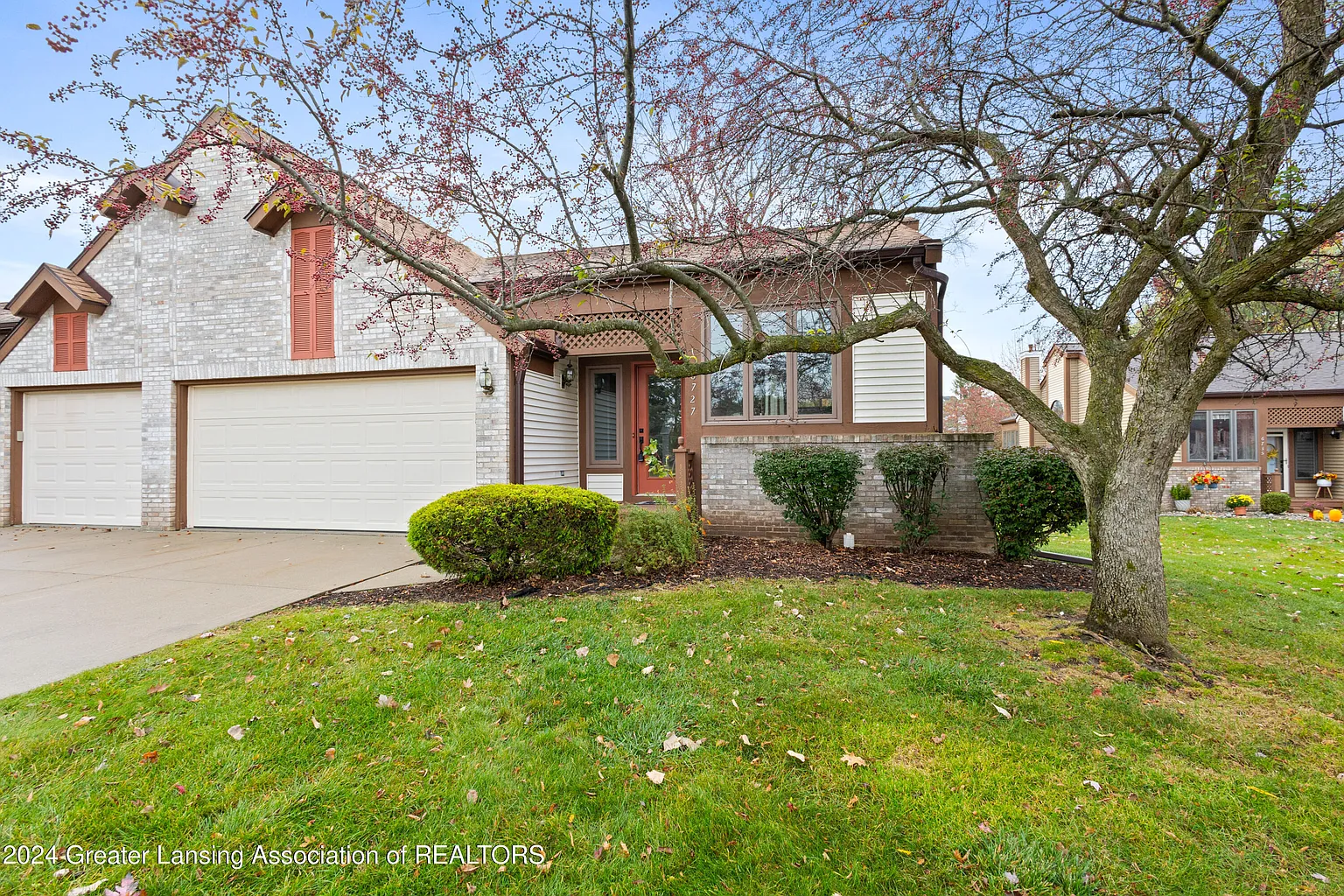 6727 Springtree Ln photo 1