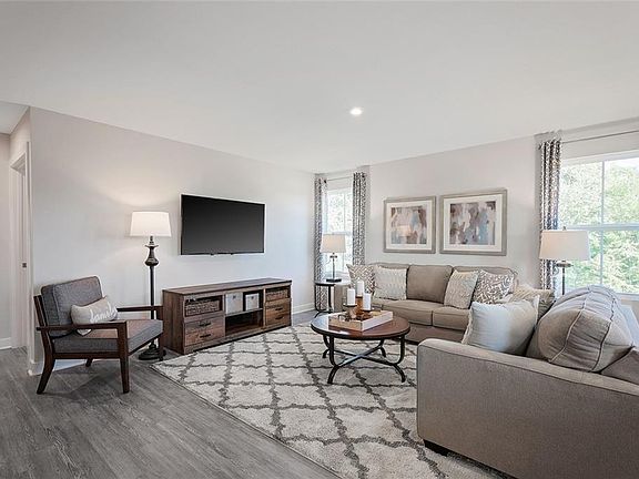 3rd image of 322 Leslie Dr