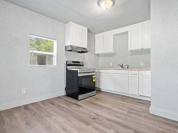 3rd image of 1508 N Park St