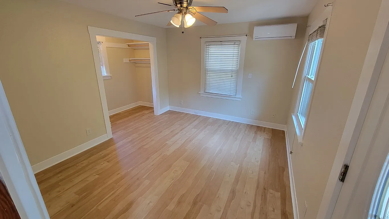 Studio, 425 sqft, $2,125 — Photo 2