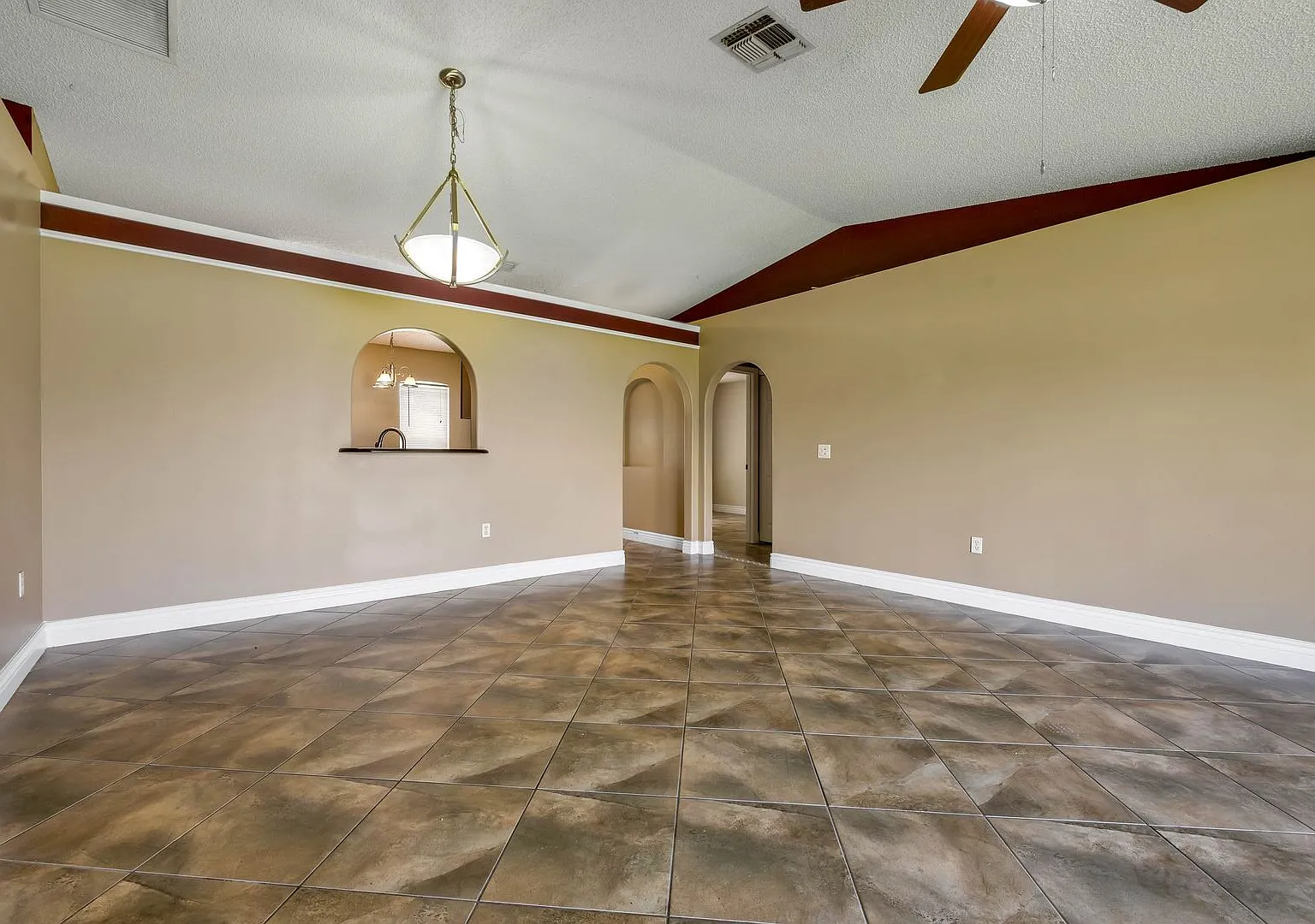 3 BR / 2 BA Home In Corner Lake — Photo 3