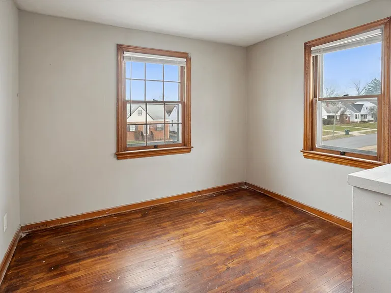 9504 S Highland Ave — Photo 13