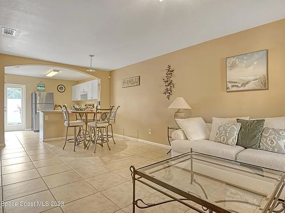 3rd image of 990 Luminary Cir APT 103