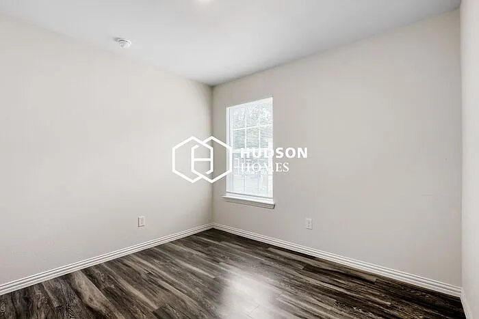 821 Linn St — Photo 9