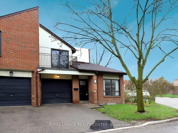 1021 Cedarglen Gate #16, Mississauga, ON L5C 3A7