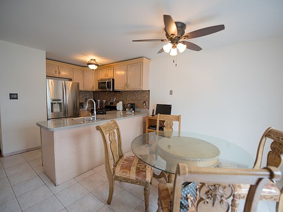 Spacious Eat In Kitchen