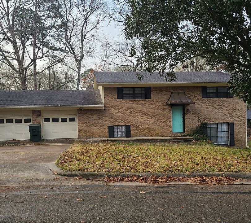 1st image of 3810 Red Oak Dr