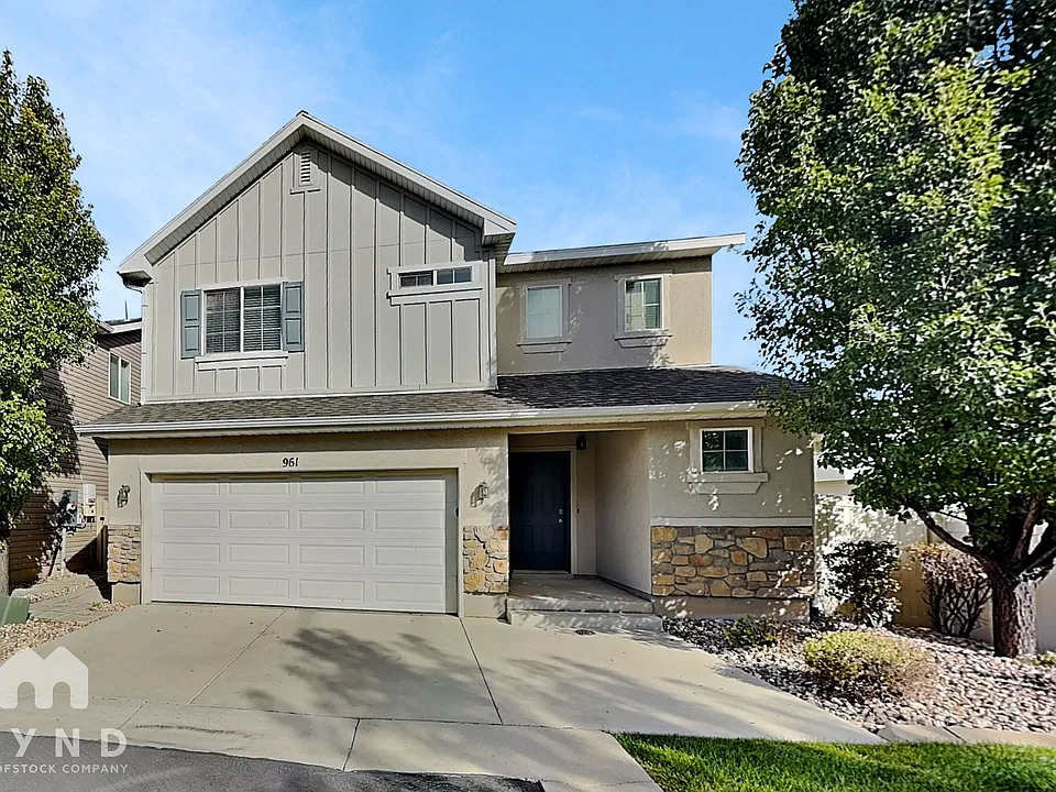 961 W Stonehaven Dr