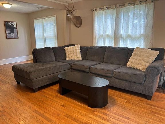 4th image of 102 W Fairmount Ave
