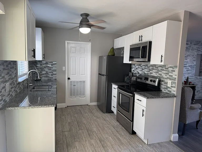 21 Lake Shore Dr — Photo 3