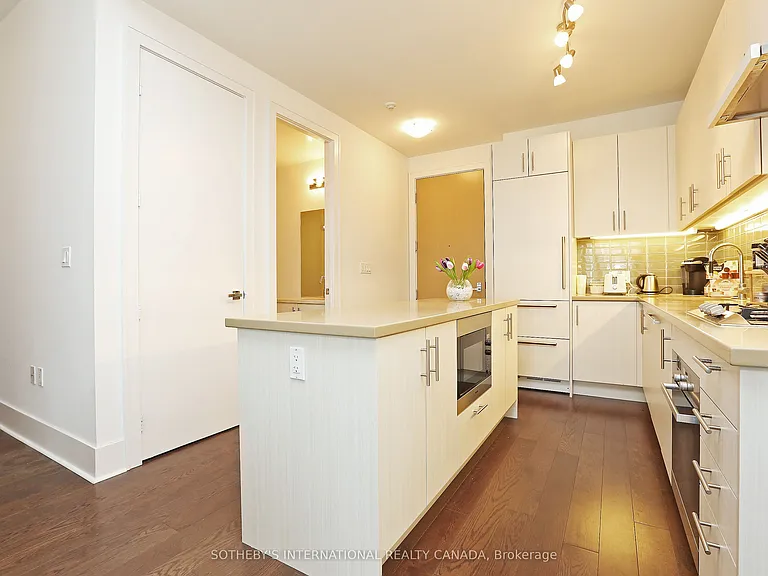 29 Queens Quay E #811 — Photo 4