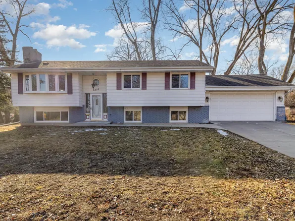 5305 Greenview Ln, Golden Valley, MN 55422