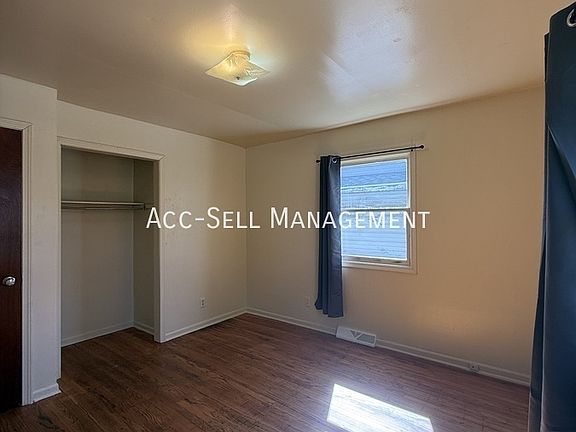2nd image of 530 Hall St SE