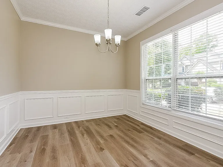 107 Chamberlyn Ln — Photo 8