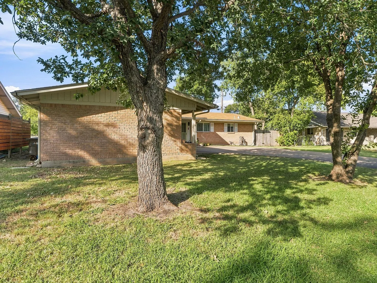 2 bed, 1.0 bath, 815 sqft, $1,495 — Photo 3