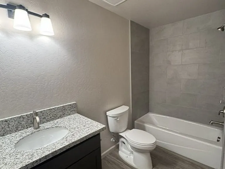 2395 Oakmont Cir — Photo 14