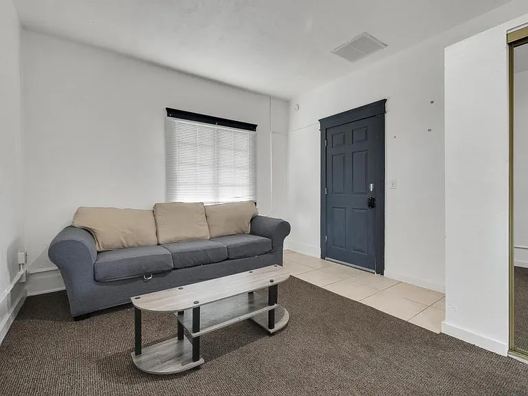 638 E 1st St #2 — Photo 39