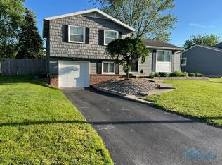 7297 Starcrest Rd, Perrysburg, OH 43551