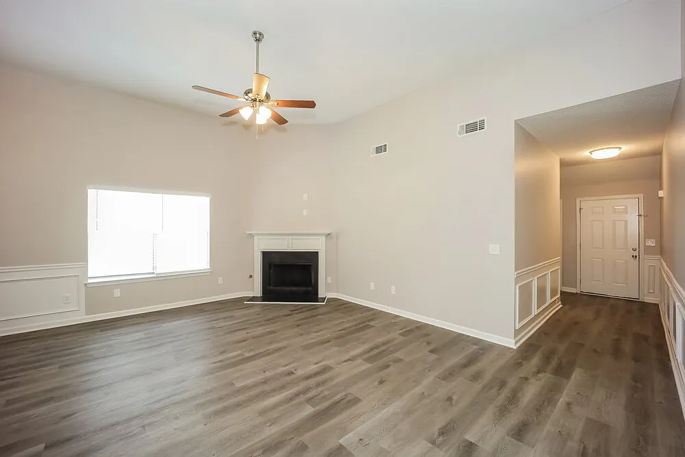 3 bed, 2.0 bath, 1856 sqft, $2,580 — Photo 4