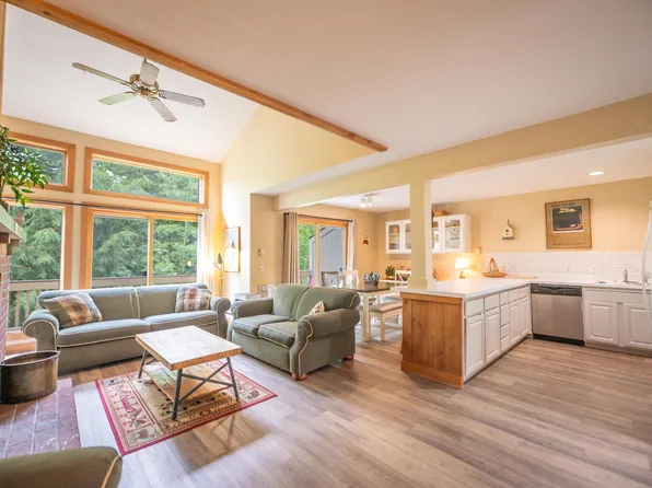 15D Snow Tree Lane #Clovers D, Dover, VT 05356