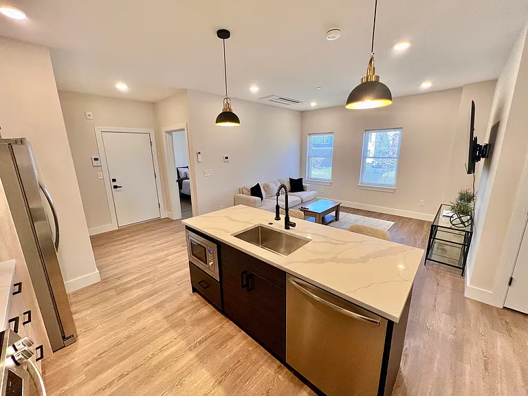 18 Woburn St — Photo 3