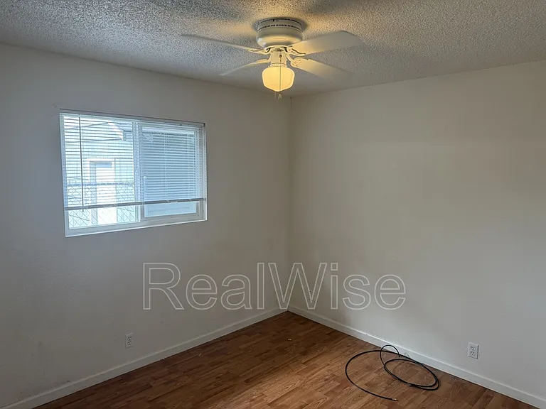 716 SE 9th St — Photo 14