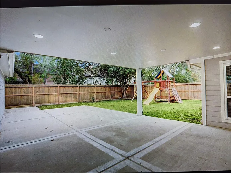2826 Edgewood Dr — Photo 12