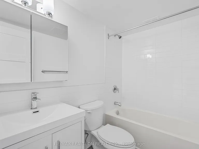 33 Isabella St #205 — Photo 13