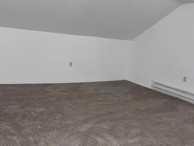 562-564 W Market St #A — Photo 7