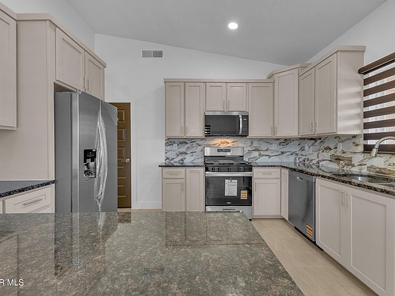 3rd image of 661 Oak Ridge Ct
