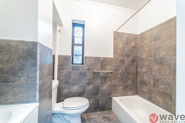 Rented by Wave Real Estate Group | media 20