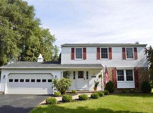 10 Skelbymoor Ln, Fairport, NY 14450