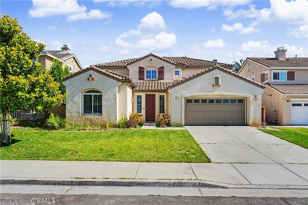 5 bed, 3.5 bath, 3233 sqft, $3,700 — Photo 1