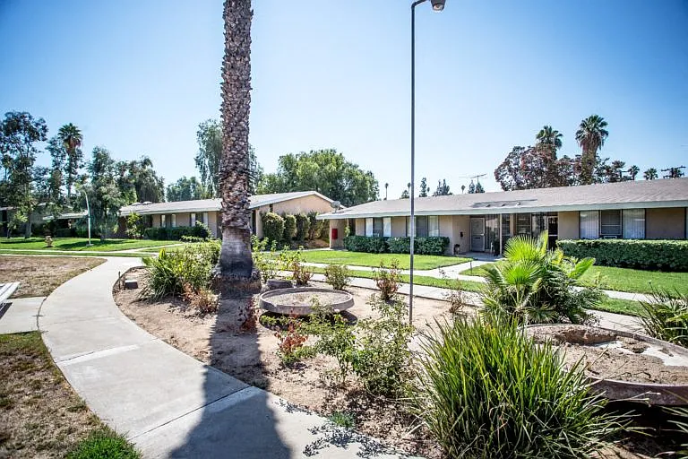 Village Green Apartments — Photo 1