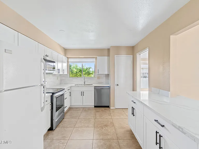 10301 W Charter Oak Dr — Photo 17
