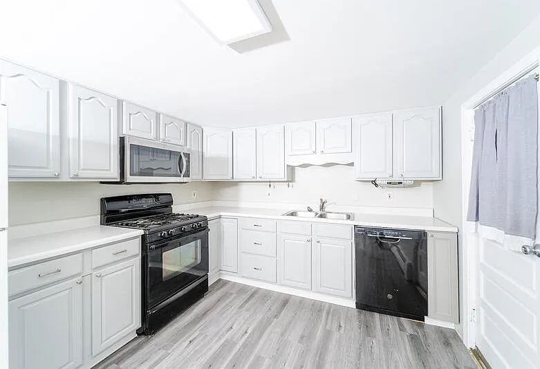 3 bed, 2.0 bath, 1600 sqft, $1,995 — Photo 1