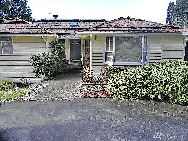 1st image of 440 E Fairway Dr