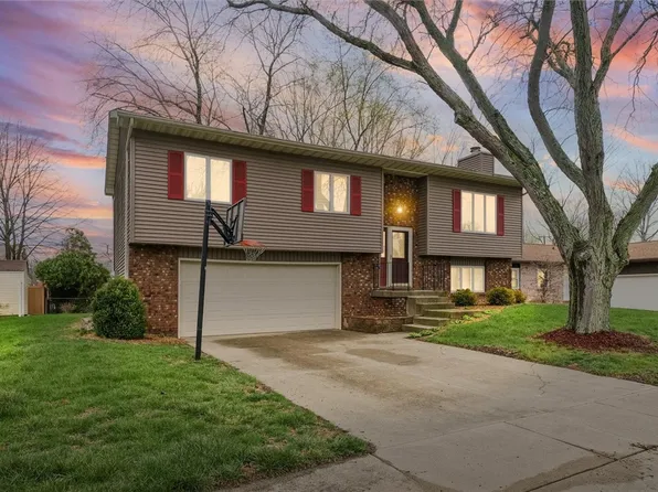 831 S Jefferson Dr, Decatur, IL 62521