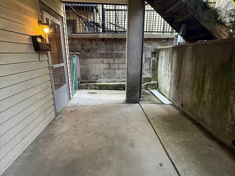2824 Clermont Ave — Photo 6