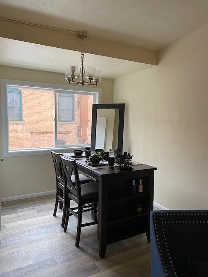 Beautiful Apartment in Downtown Rifle — Photo 3