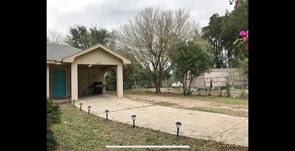2nd image of 815 Arroyo Park