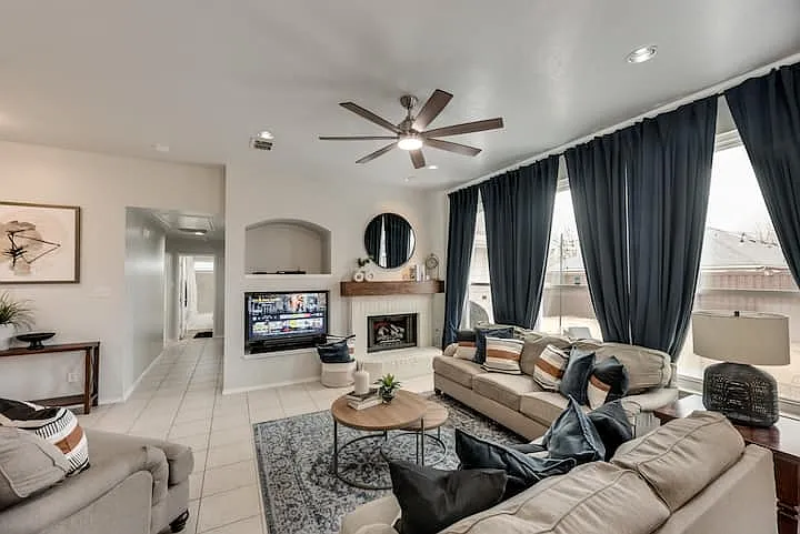 1548 Lakeside Dr