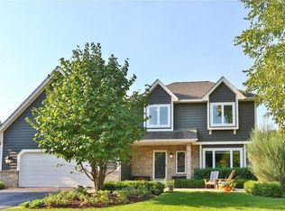 8231 W Lake Ct, Chanhassen, MN 55317