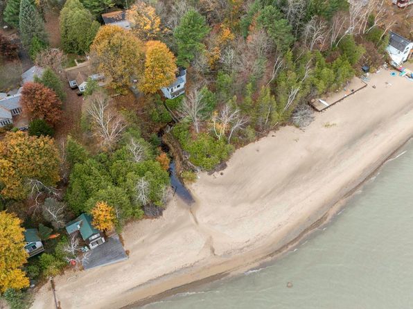 1893 S Lakeshore Rd, Carsonville, MI 48419