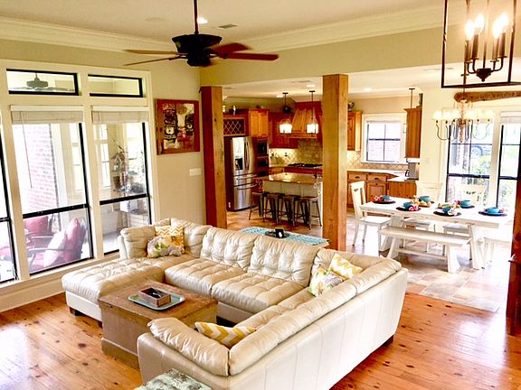 Open Plan/ Natural Light