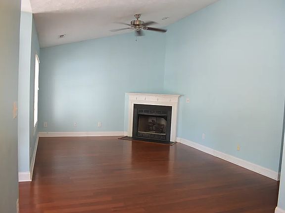 3rd image of 225 Birch Creek Dr