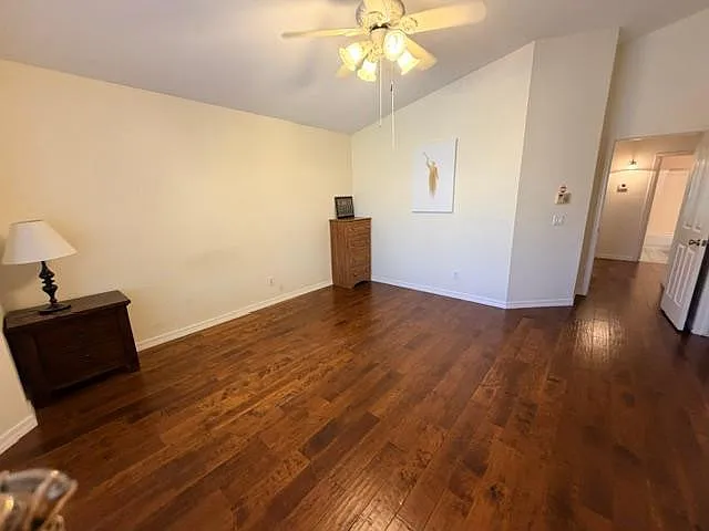 2560 S Vineyard — Photo 30